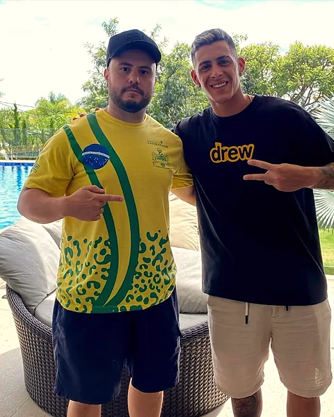 Kichan Pavón e o Mateus lado a lado