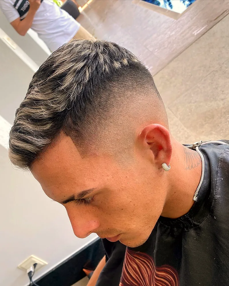 Cristian “Kichan” Pavón com mechas platinadas feitas pelo Mateus