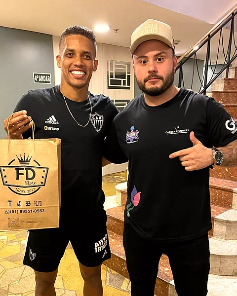 Pedro Victor e o Mateus lado a lado