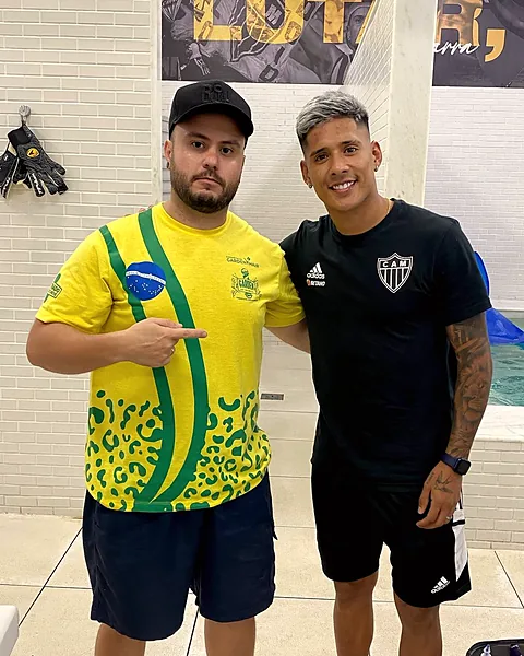 Matías Zaracho e o Mateus lado a lado