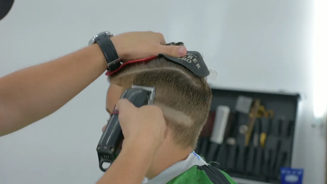 Máquina fazendo o fade
