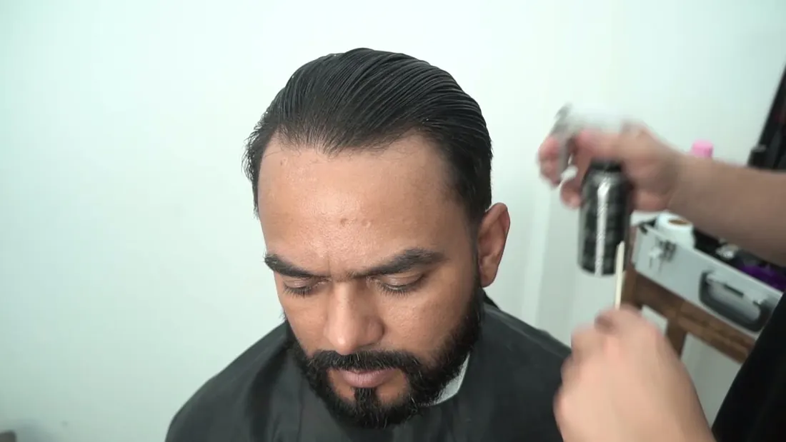 Pompadour clássico com barba