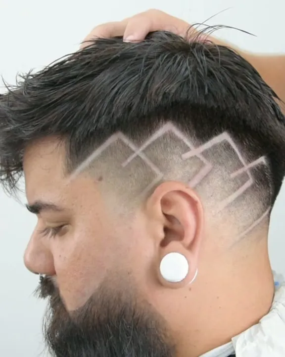 Aula 04, depois: freestyle de traços quadrados pigmentado e fade