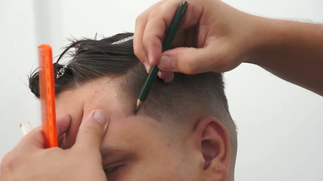 Acabamento do mid fade com lápis