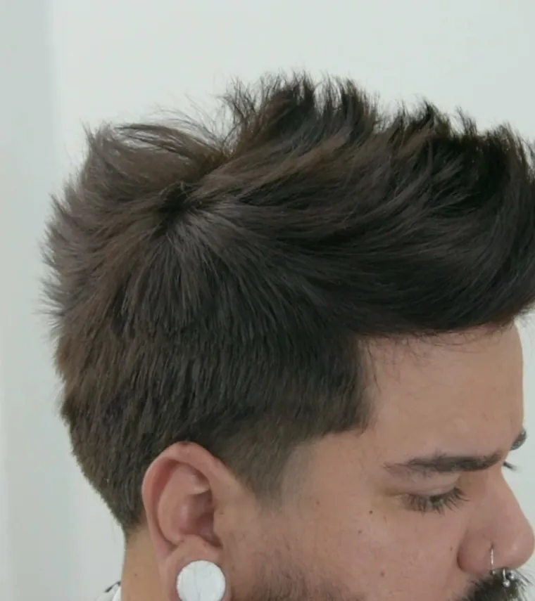 Topo desconectado com textura, cabelo volumoso