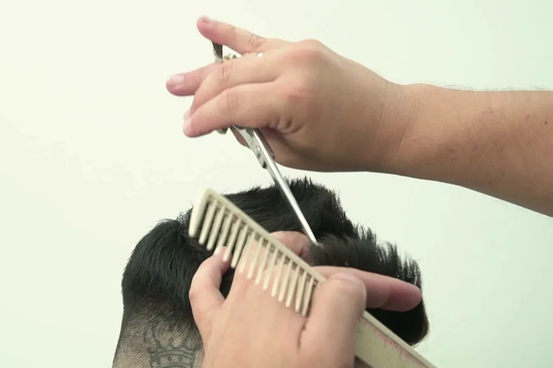 Texturização com tesoura no cabelo seco
